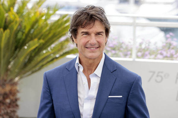 tom cruise en costume bleu