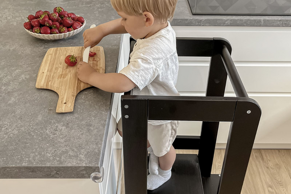 bebe-sur-une-tour-d-observation