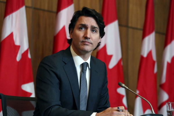 justin trudeau en costume cravate